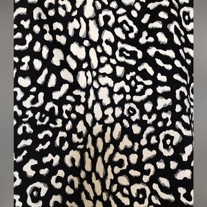 EUC WHBM BLACK & WHITE CHEETAH ANIMAL PRINT SKIRT WORN ONCE ITS TOO BIG